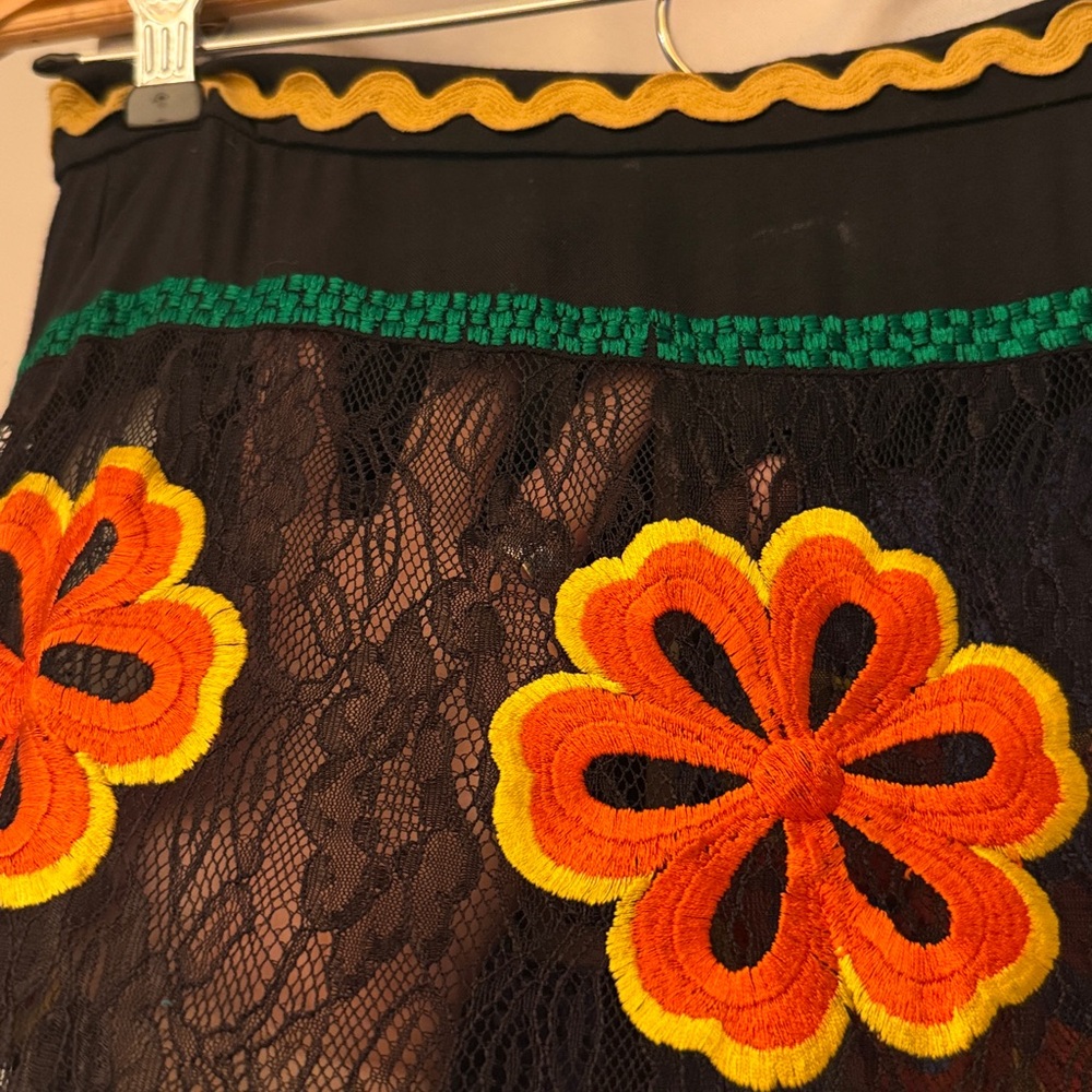 Alice and Olivia embroidered lace sheer maxi skirt sz 6 - Picture 3 of 7